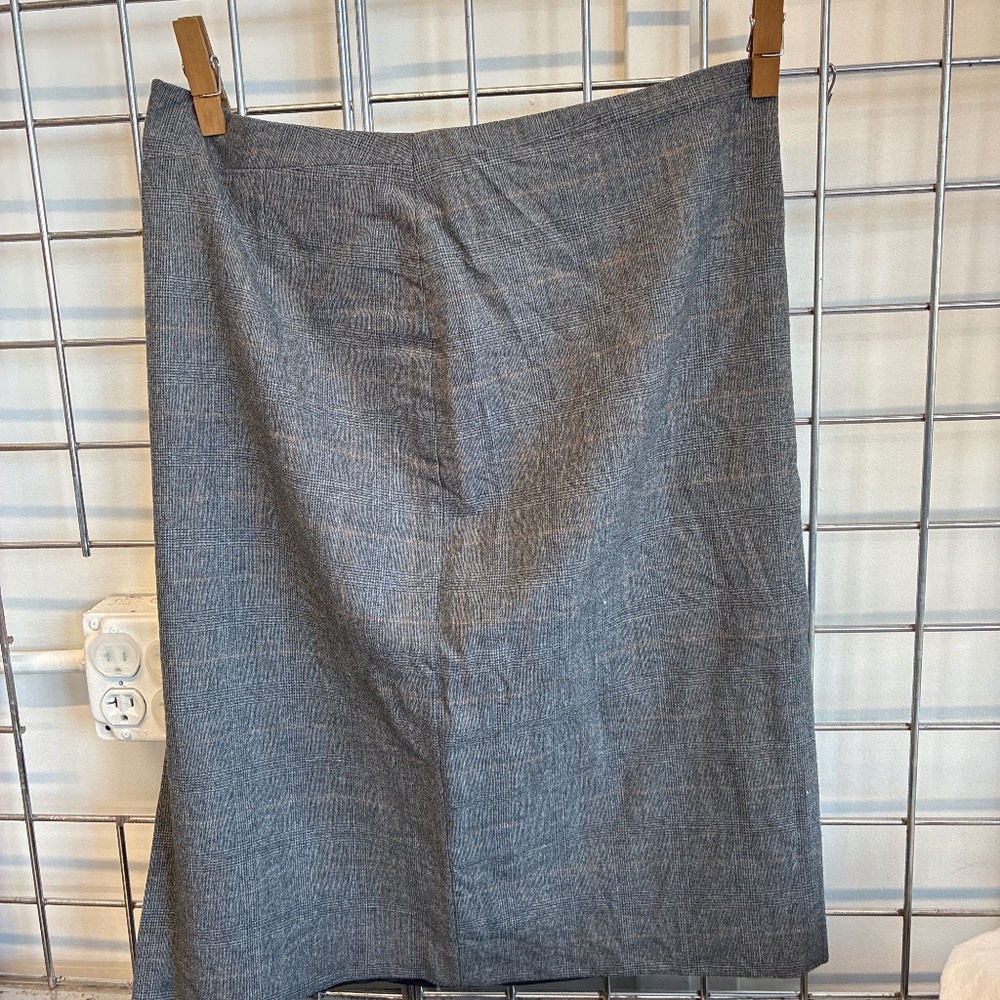 Women’s Banana Republic business skirt.